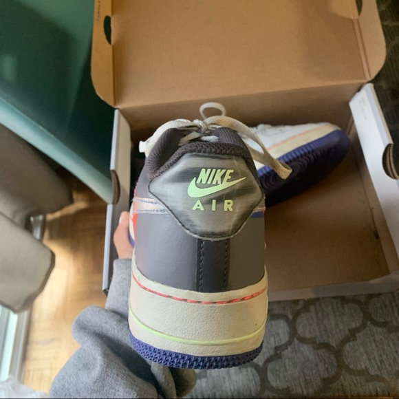 these are Platinum grey/Ruse violet AF1 size 6 YOUTH. - Picture 4 of 5